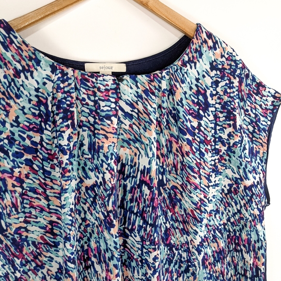 Sejour Abstract Capped Sleeve Blouse with Pleated Keyhole Neckline 2X - Picture 9 of 10